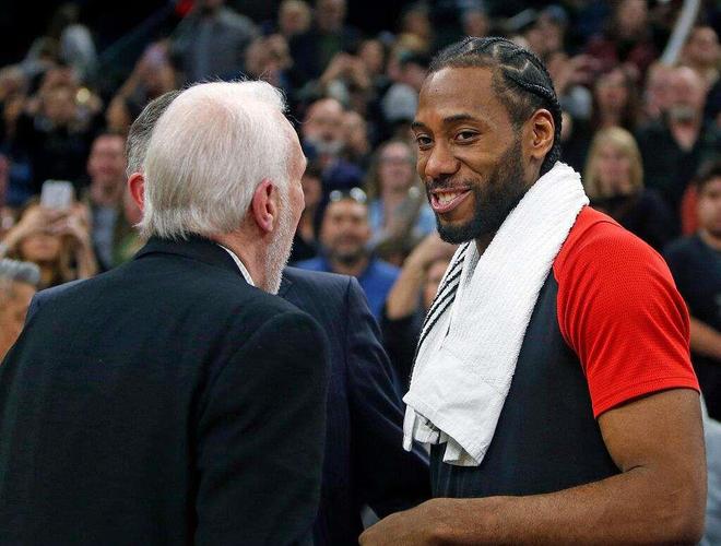 边后卫内收 边后卫内收